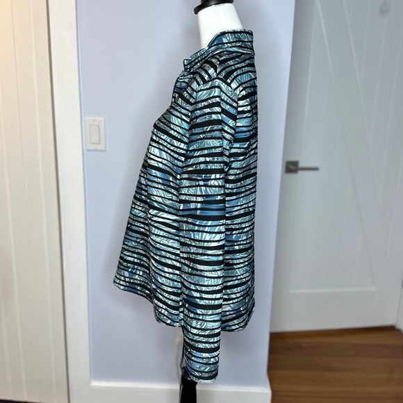 SNOSkins fitted 1/4 zip sweatshirt. Black/teal/white stripes. SZ XL. Like new! - Picture 2 of 9